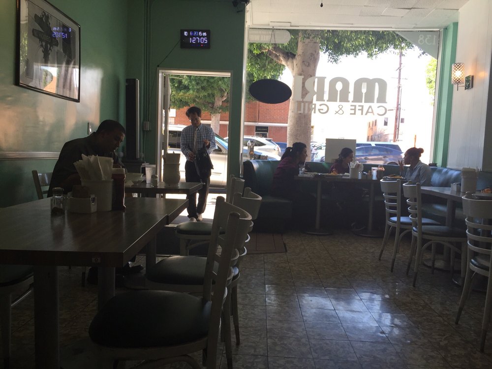 Mari Cafe and Grill