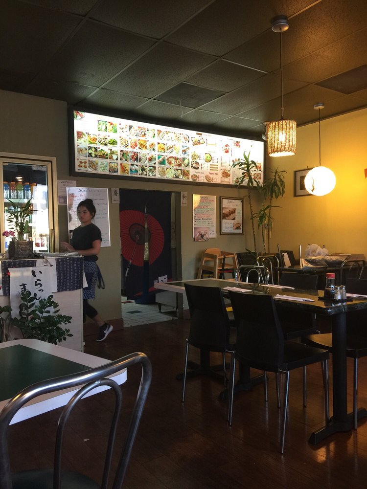 Aki Sushi & Roll