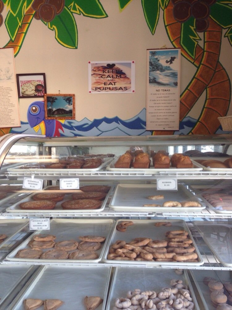 Los Cocos Panaderia y Pupuseria