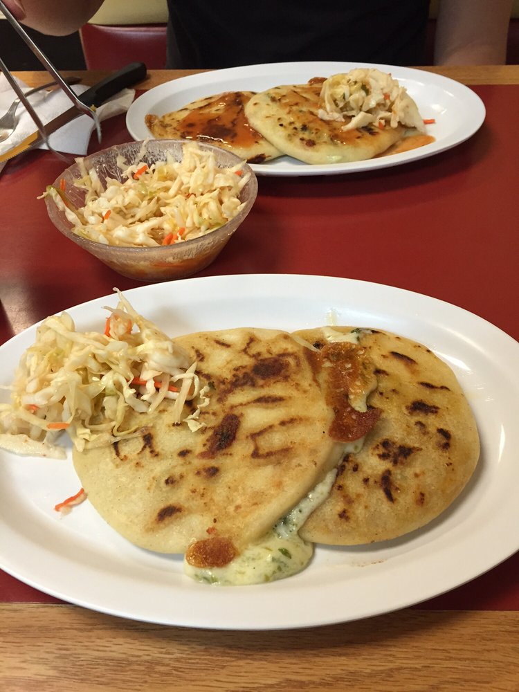 Restaurante Y Pupuseria El Manguito