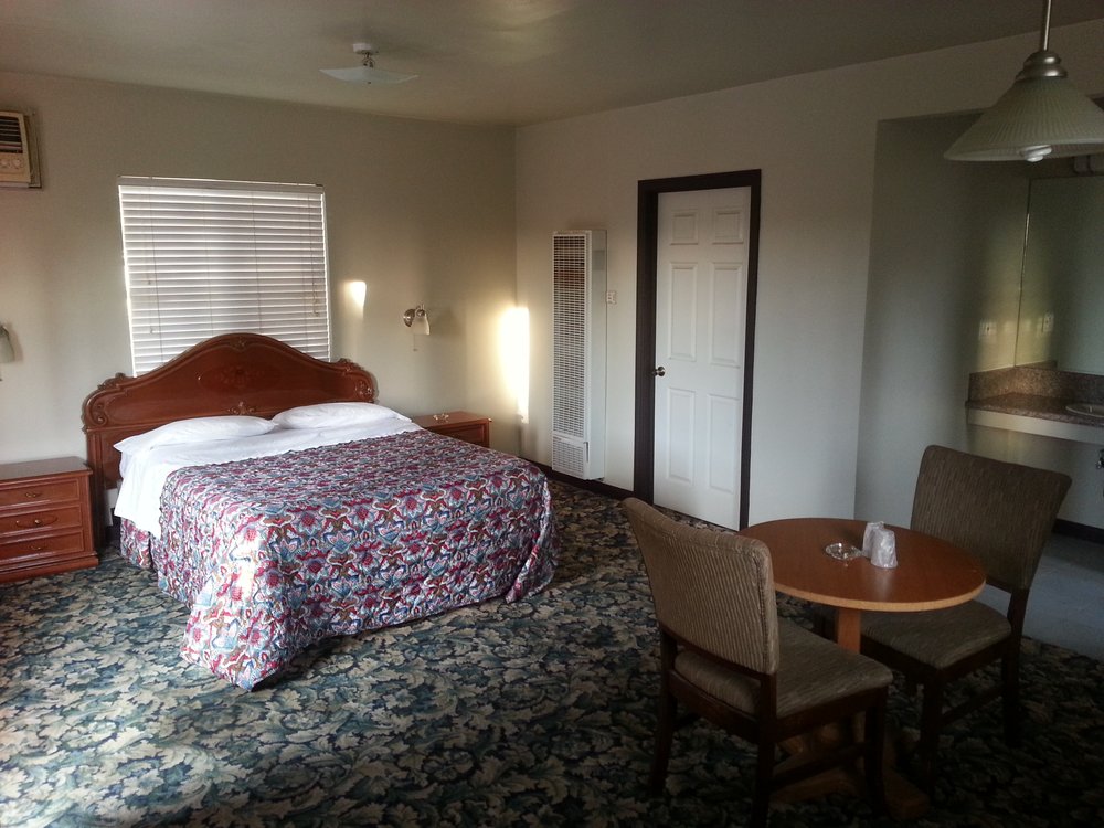 Islander Motel