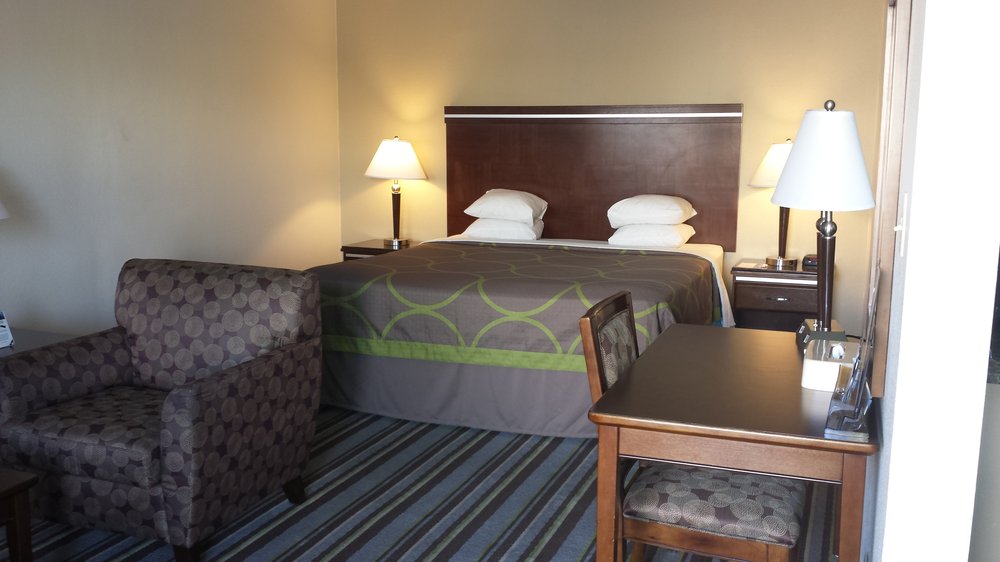 Super 8 Los Angeles / Culver City Area