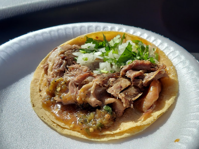 Barcacoa y consome carnitas