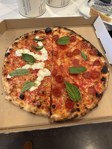 Flour Pizzeria & Cafe