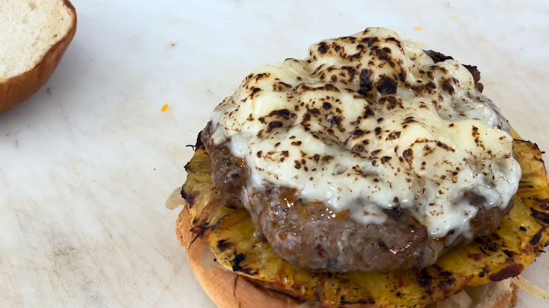 LAIdeal burgers and pasta