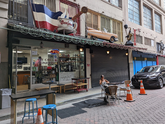Le Cafe Bonjour