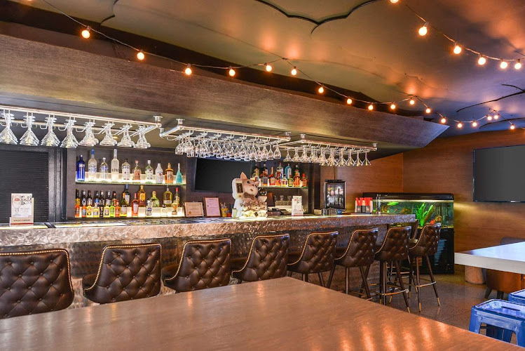 Oasis Restaurant & Bar