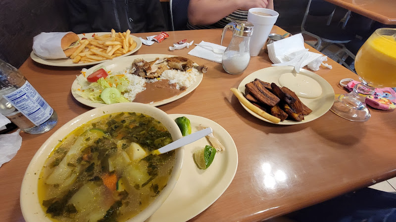 Reina’s Restaurant & Pupusería