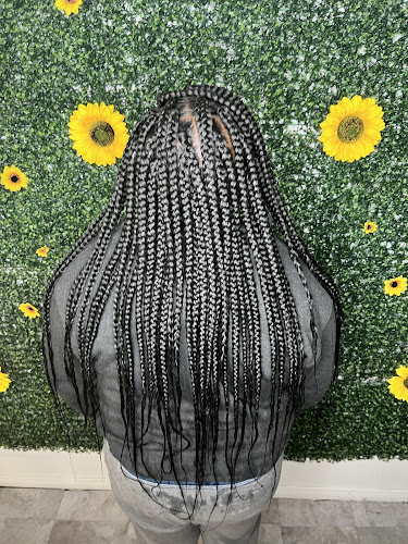 Tee’s braid bar
